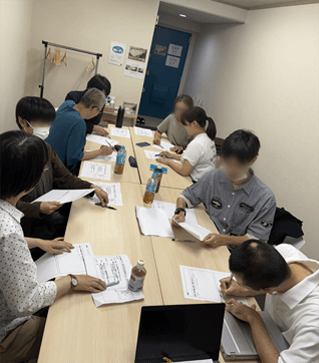 会議している様子